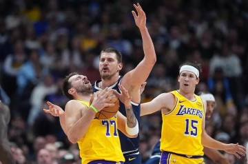 kaiyun-绝平+绝杀！湖人127-125力克掘金，看数据：他才是头号功臣！