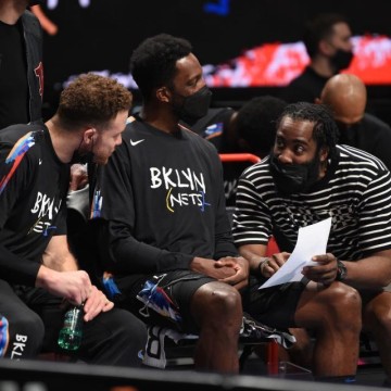 kaiyun-雄鹿连扳两场大胜篮网 欧文伤退死神独木难支