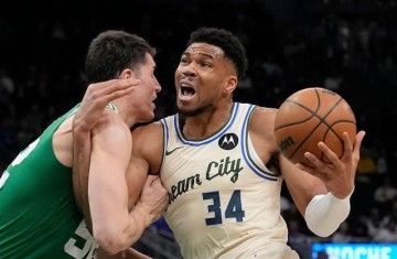 kaiyun-字母哥归来遭遇当头一棒！雄鹿连附加赛都进不了？