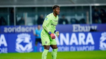 开云官网-23岁日本国门获英超豪门青睐？媒体称“已展开行动”