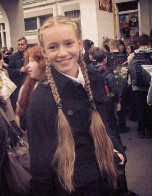 1657416364347063938.jpg 莱巴金娜小时候.jpg